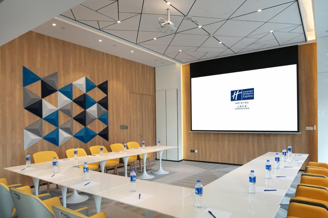 Holiday Inn Express Shanghai Huijin By Ihg Zewnętrze zdjęcie